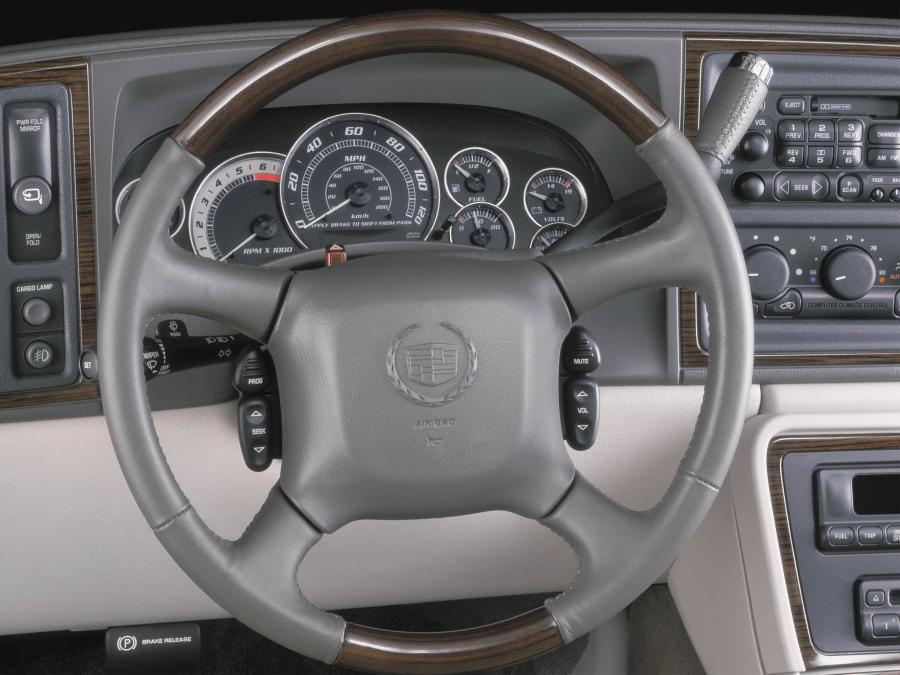  Cadillac Escalade EXT 2002 года  (фото 36 из 39)